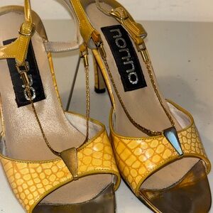Non-no Yellow Heels with Croc-Embossed Design Part Gold metal strap heels & toes